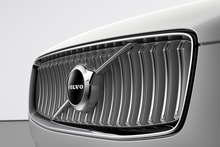 Логотип Volvo XC90 T8 Twin Engine Inscription 2019 года  (WW) (фото 5 из 23)